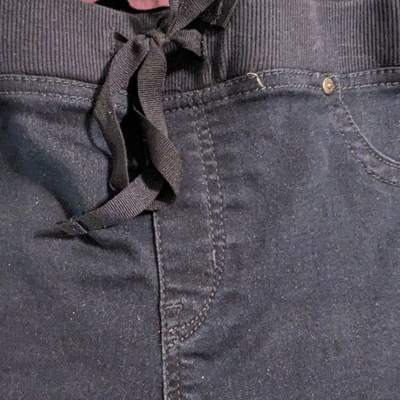 Gloria Vanderbilt Women's Capri Pants - Picture 3 of 8